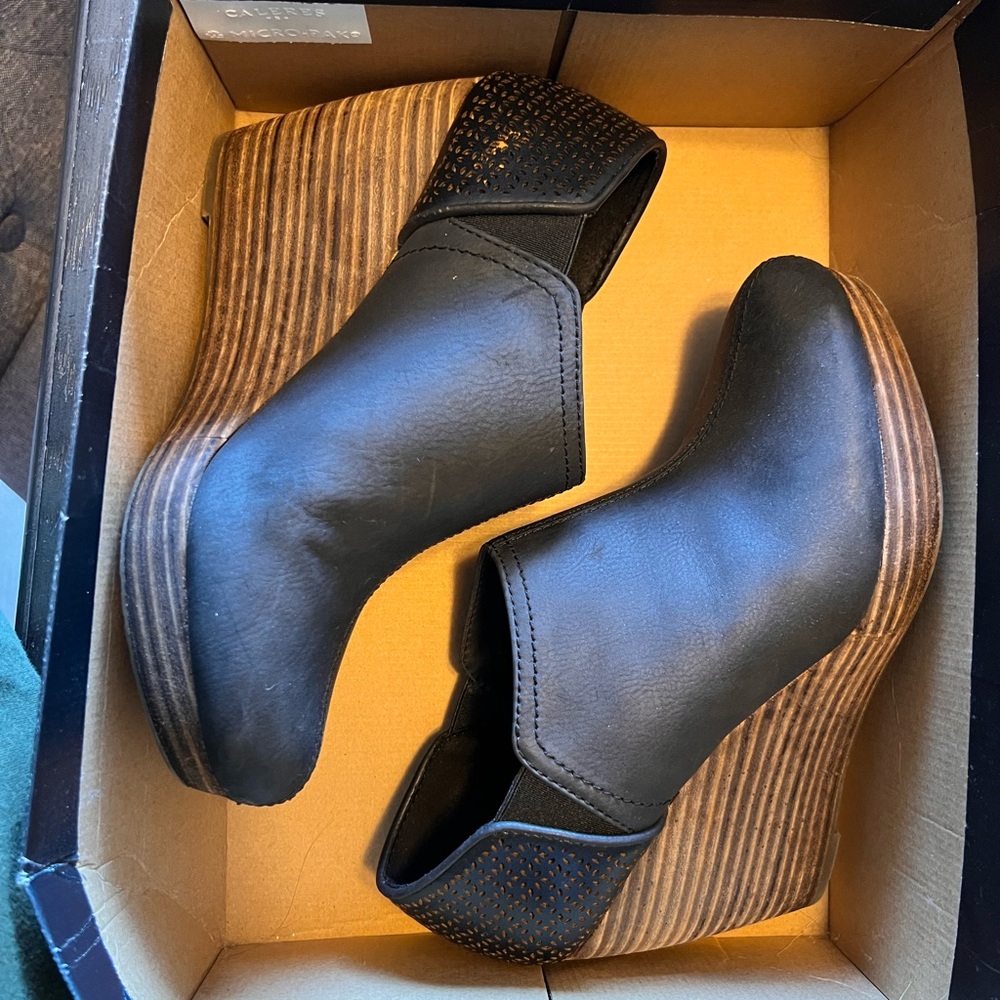 Dr. Scholl's Black and Brown Wedges/Booties, size 7